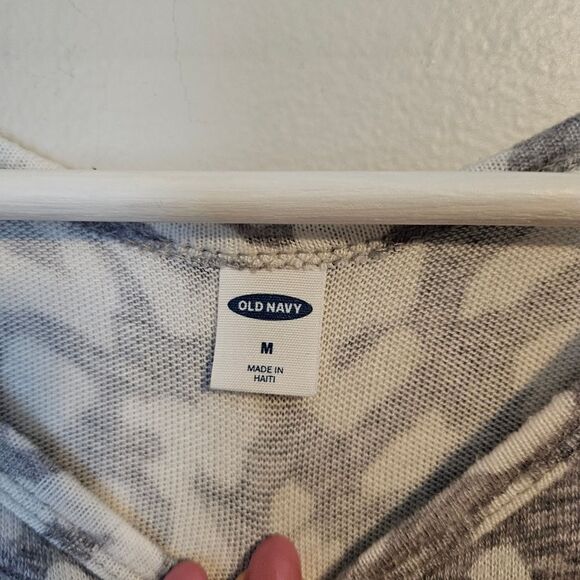 Old Navy Top Long Sleeve Gray White Leopard Print Business Casual Neutral Animal - Picture 5 of 7